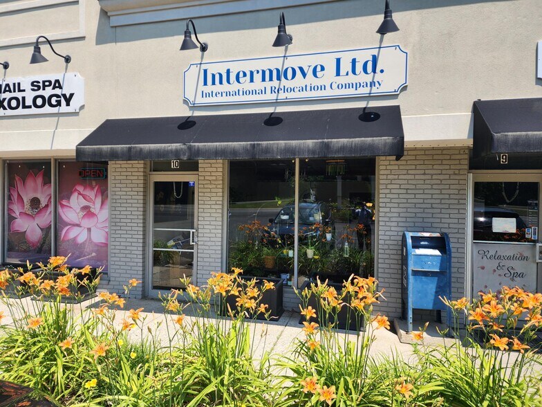 More Photos Of 71 S Main St, Newtown Unknown For Lease