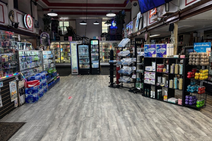More Photos Of 245 W Fourth St, Winston-Salem Storefront Retail Office For Lease