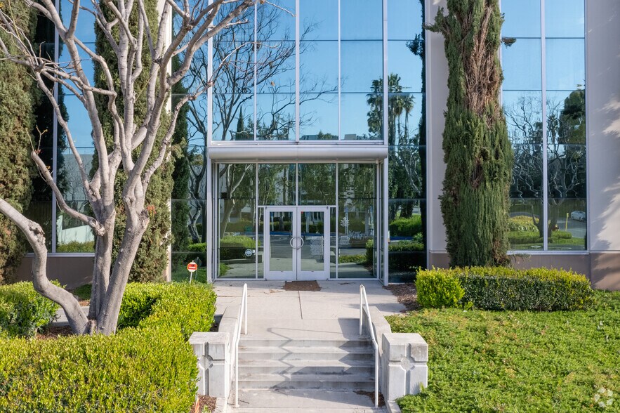 More Photos Of 14430 Monte Vista Ave, Chino Warehouse For Lease