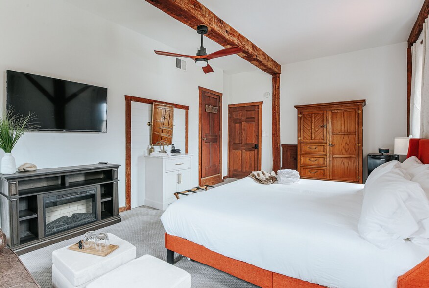 More Photos Of 352 Tye River Tpke, Vesuvius Hospitality For Sale