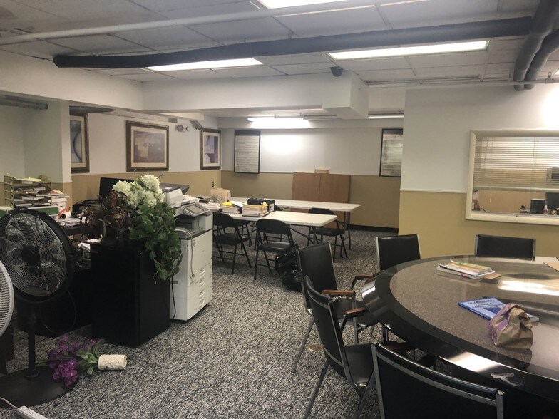 More Photos Of 4180 W Broadway Ave, Robbinsdale Storefront Retail Office For Lease