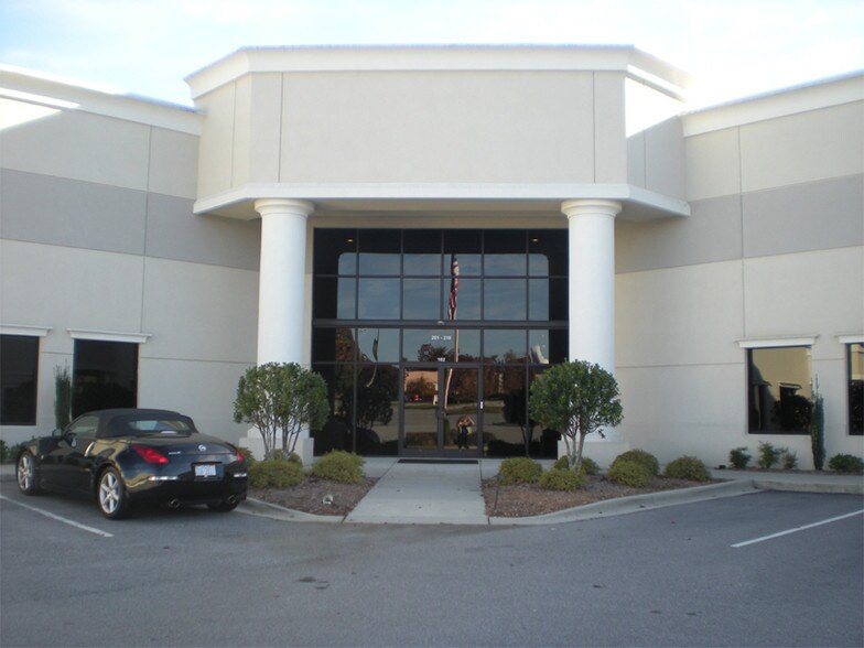 More Photos Of 179 Gasoline Aly, Mooresville Office For Sale