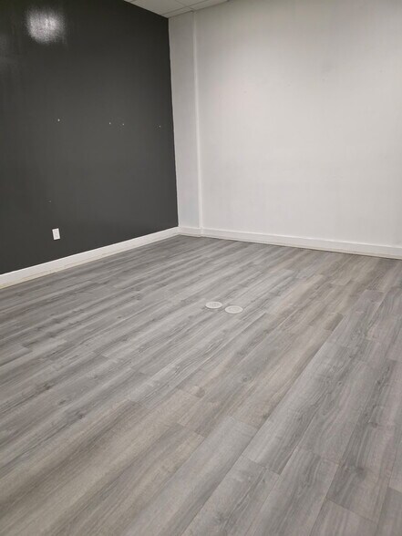 More Photos Of 959 Shotgun Rd, Sunrise Warehouse For Sale
