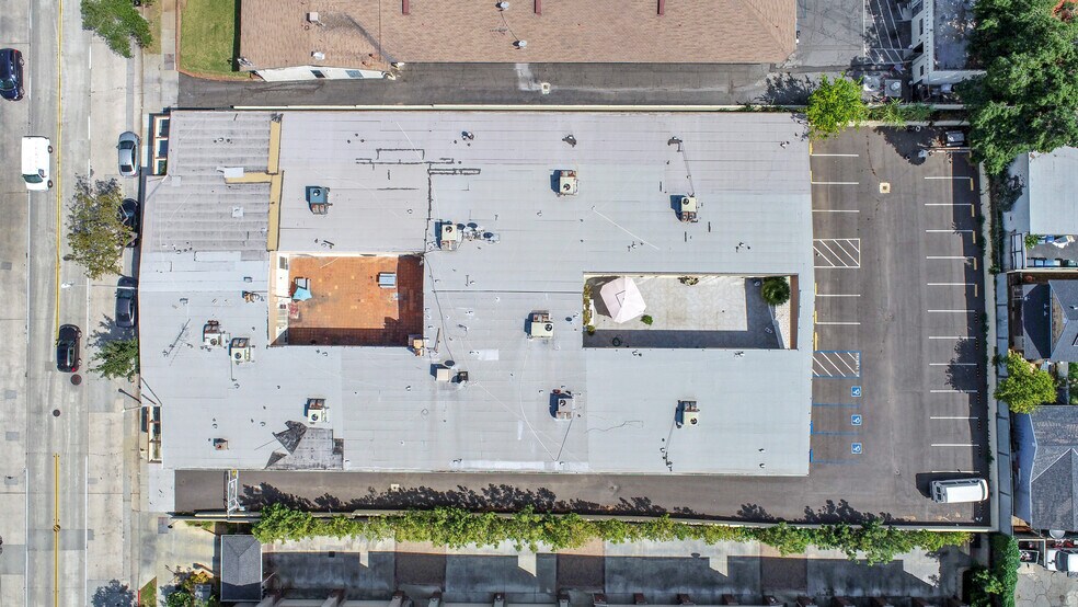 More Photos Of 1450 N Fair Oaks Ave, Pasadena Assisted Living For Sale