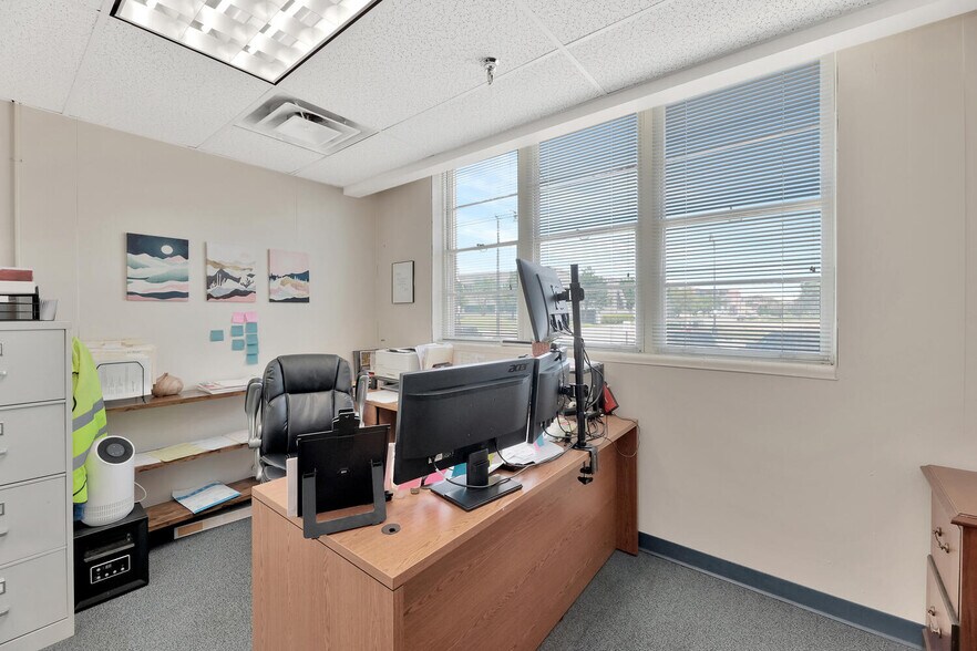 More Photos Of 811 E Waterman St, Wichita Warehouse For Sale