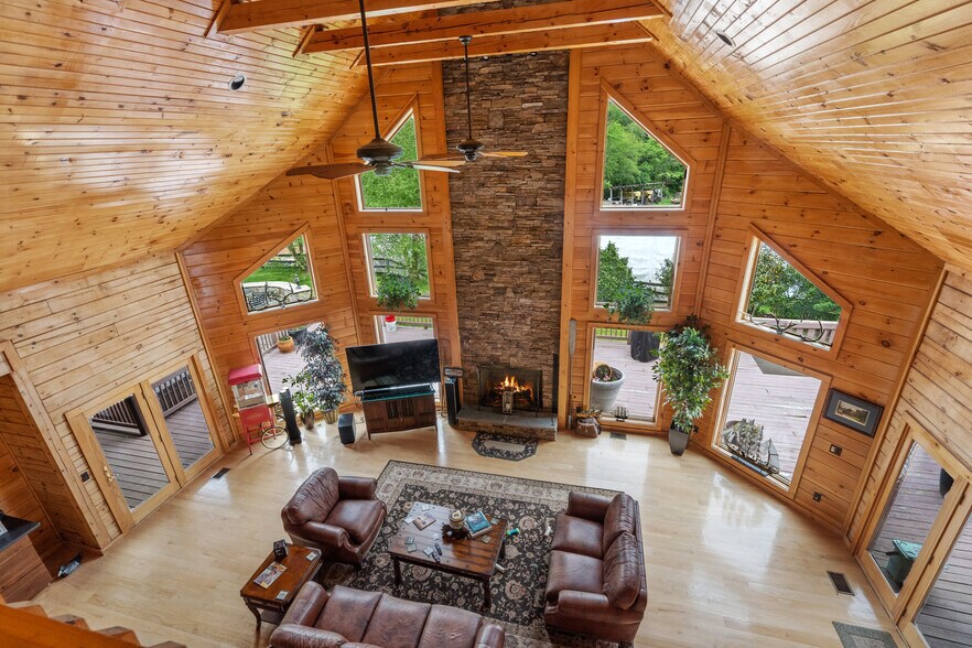 More Photos Of 11501 Popes Head Rd, Fairfax Garden Center For Sale