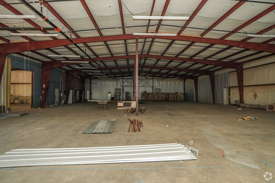 More Photos Of 216 Industrial Dr, Ridgeland Warehouse For Sale