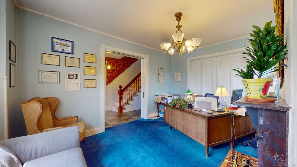 More Photos Of 8 W High St, East Hampton Office For Sale