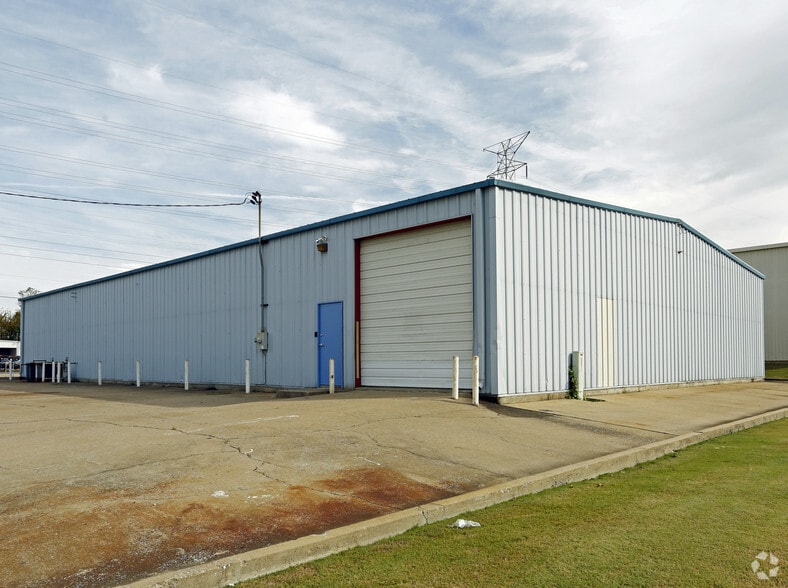 More Photos Of 5071 Wilfong Rd, Memphis Warehouse For Sale