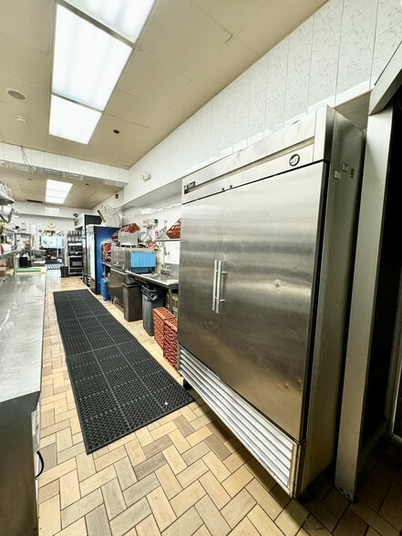 More Photos Of 908-912B Hempstead Tpke, Franklin Square Restaurant For Sale
