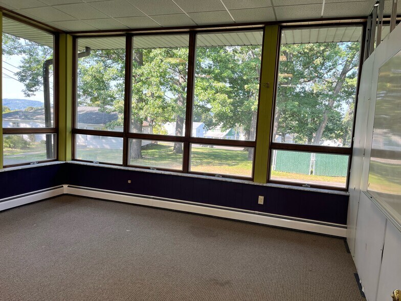 More Photos Of 400 Riverside Dr, Johnson City Specialty For Lease
