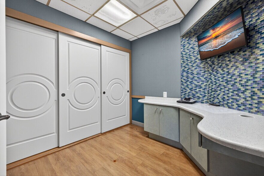 More Photos Of 45 Barkley Cir, Fort Myers Medical For Lease