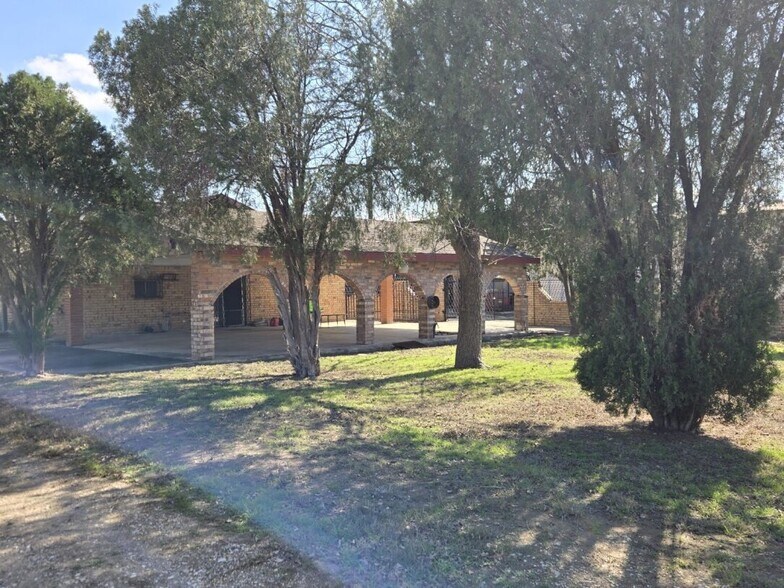 More Photos Of 8210 New Laredo Hwy, San Antonio Industrial For Sale