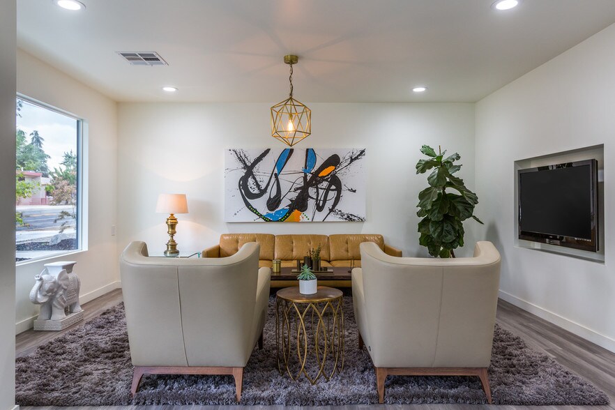 More Photos Of 303 S Robinson St, Tehachapi Office For Lease