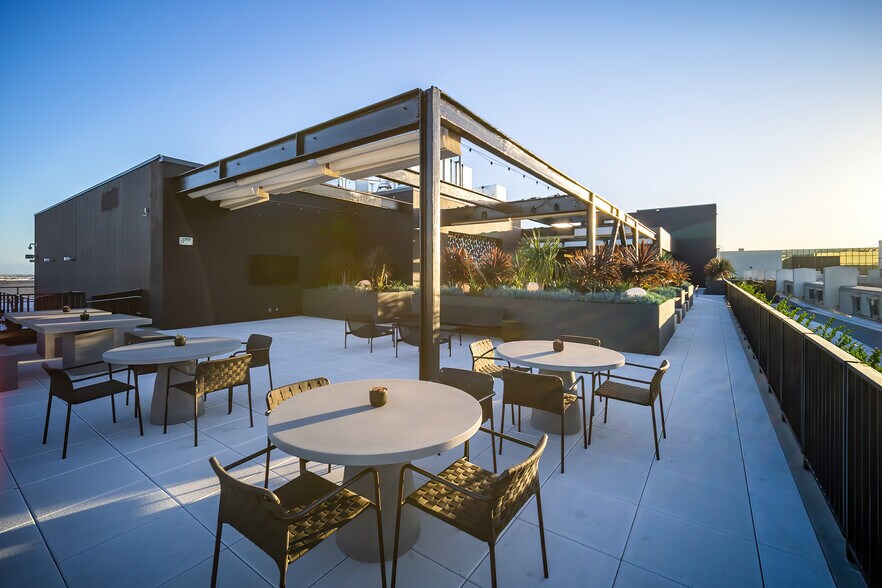 More Photos Of 110 E 9th St, Los Angeles Office For Sale