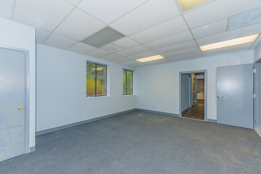 More Photos Of 961-963 State Route 146, Clifton Park Medical For Lease
