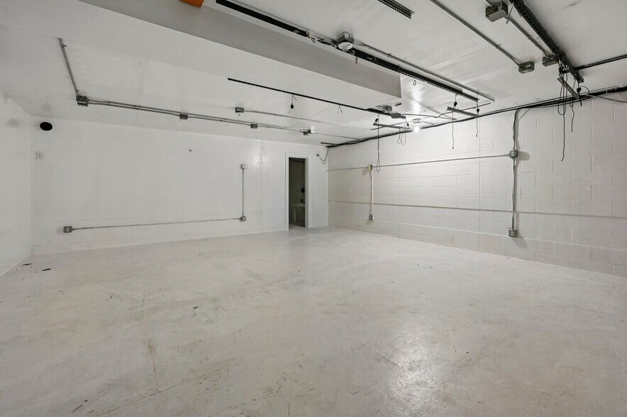More Photos Of 319 N Bonfoy Ave, Colorado Springs Warehouse For Sale