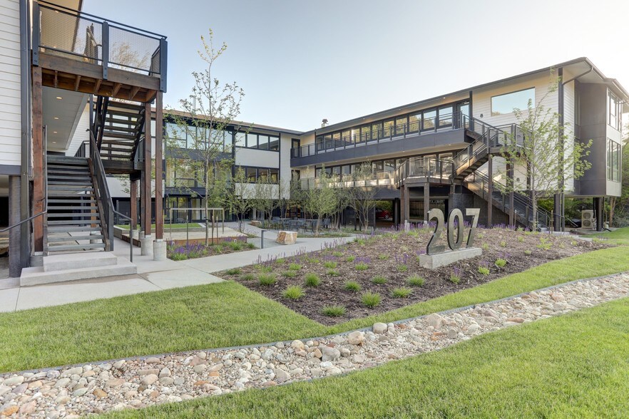 More Photos Of 207 Canyon Blvd, Boulder Office For Sale
