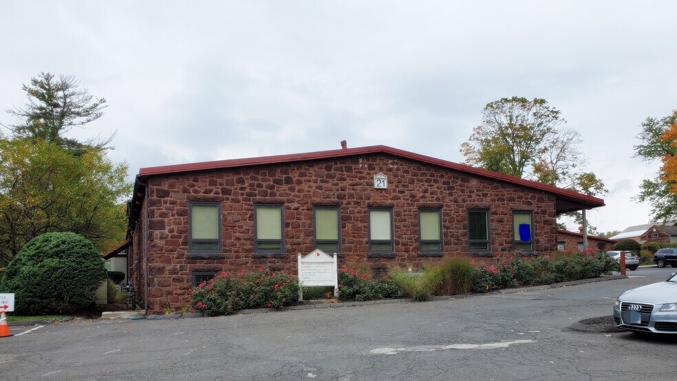 More Photos Of 21 Ensign Dr, Avon Unknown For Lease