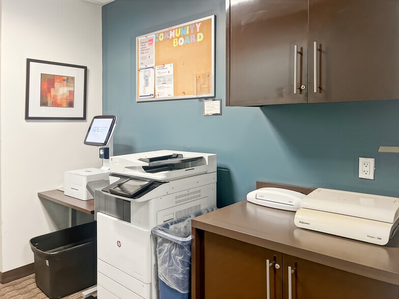 More Photos Of 118-35 Queens Blvd, Forest Hills Coworking Space