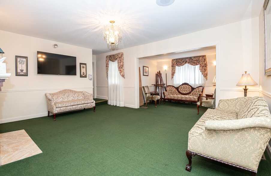 More Photos Of 11 Linden St, Reading Funeral Home For Sale