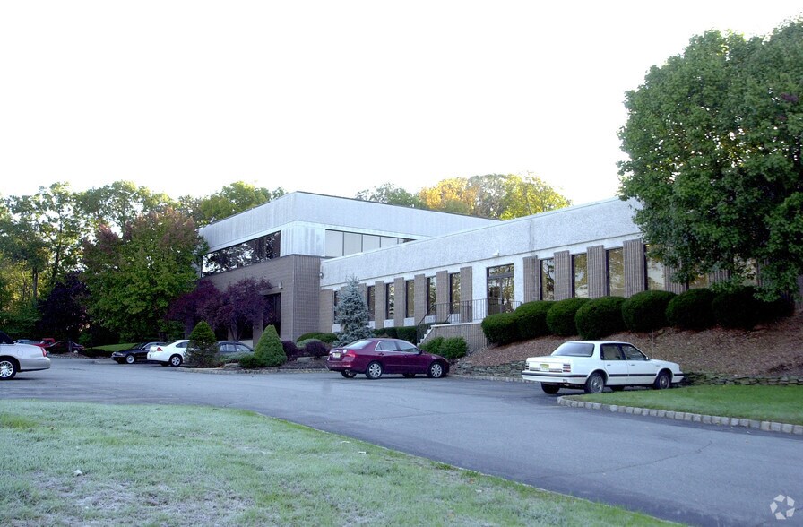 More Photos Of 11 York Ave, West Caldwell Manufacturing For Lease