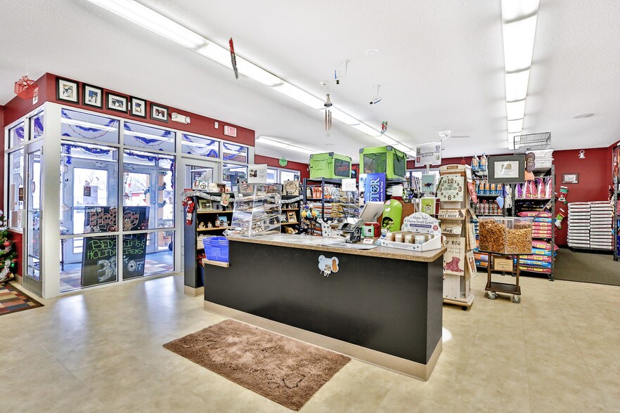 More Photos Of 602 S Rum River Dr, Princeton Freestanding For Lease