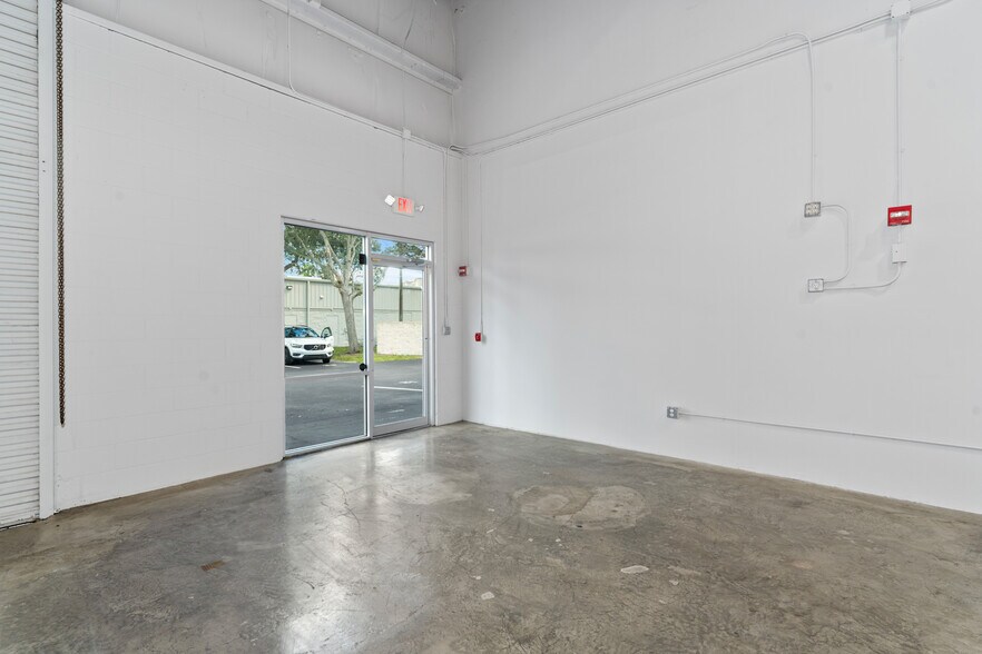More Photos Of 7307 Sandscove Ct, Winter Park Light Distribution For Lease