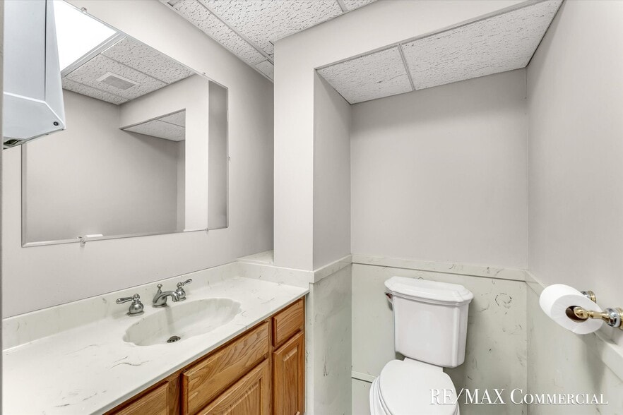 More Photos Of 758 Burton St SE, Grand Rapids Office For Sale