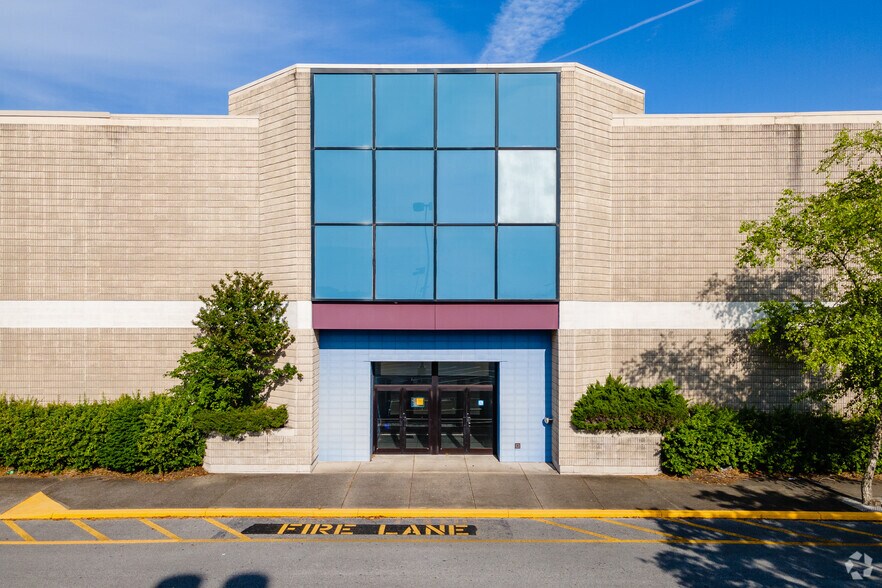 More Photos Of 1000 Rivergate Pkwy, Goodlettsville Department Store For Sale