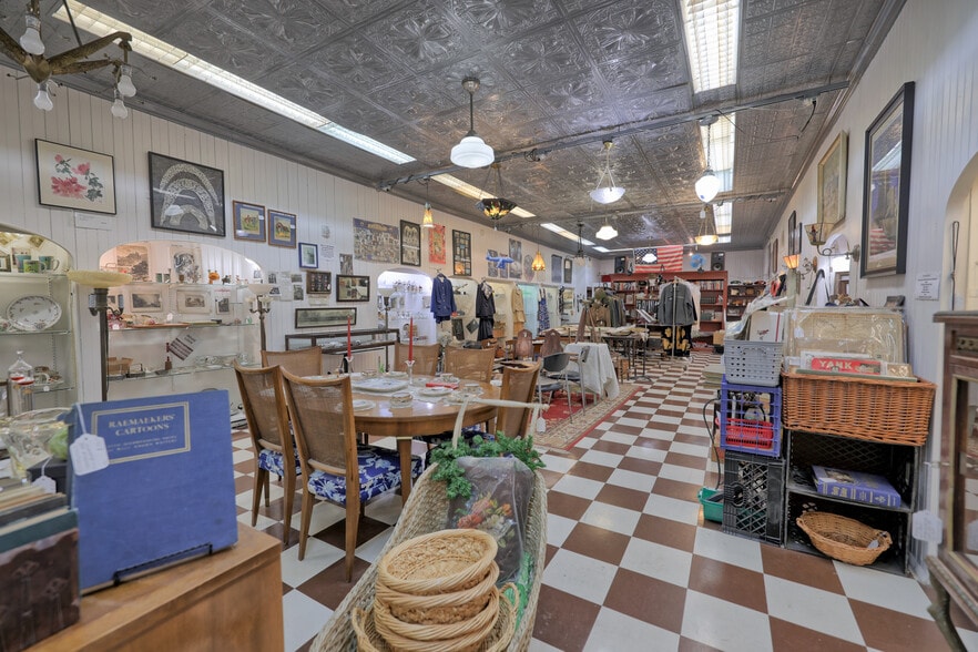 More Photos Of 511 Warren St, Hudson Storefront Retail Residential For Sale