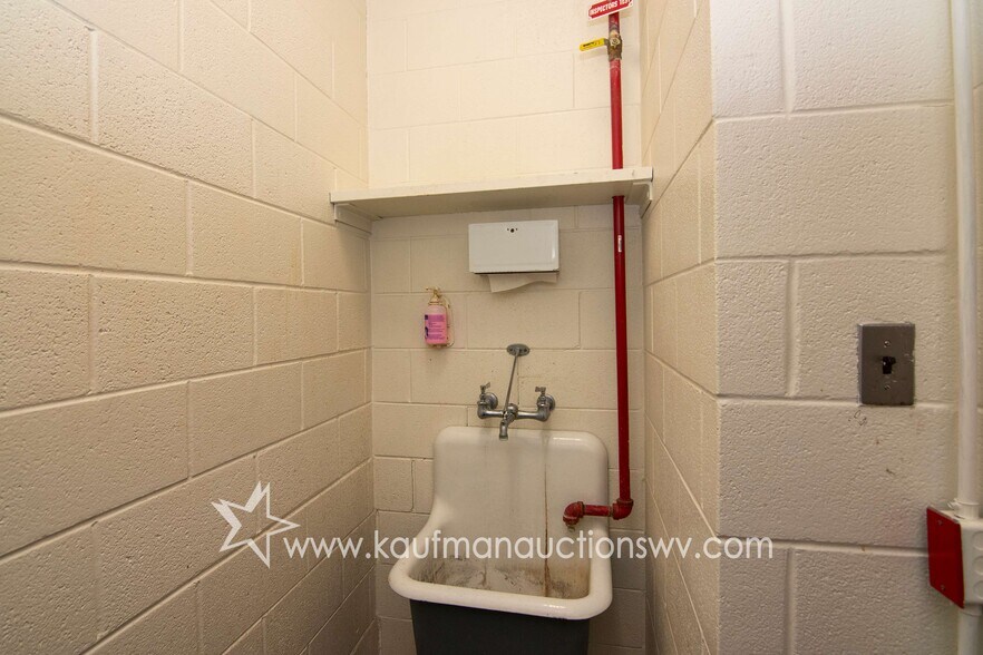 More Photos Of 100 Bluestone Rd, Mount Hope Research And Development For Sale