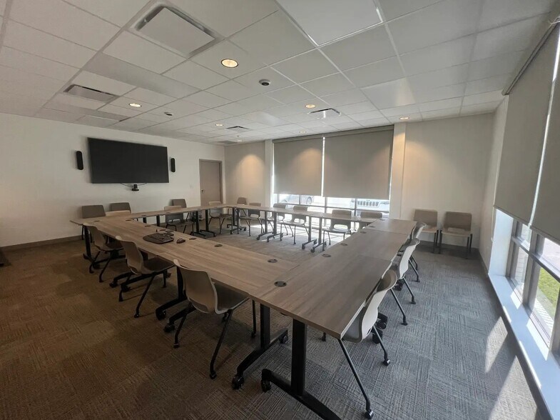More Photos Of 5215 Essen Ln, Baton Rouge Office For Lease