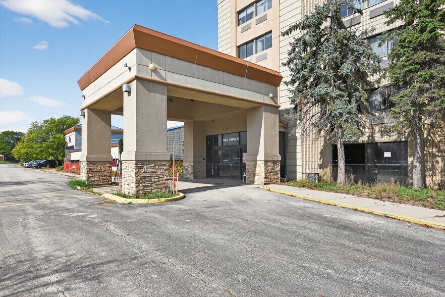 More Photos Of 1550 E Dundee Rd, Palatine Hotel For Sale