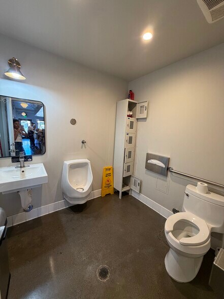 More Photos Of 1822 N Broadway, Los Angeles Storefront Retail Office For Sale