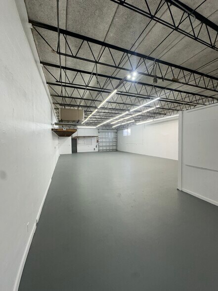 More Photos Of 271-277 SW 33rd St, Fort Lauderdale Warehouse For Lease