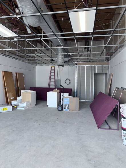 More Photos Of 160 Winthrop Ave, Lawrence Unknown For Lease