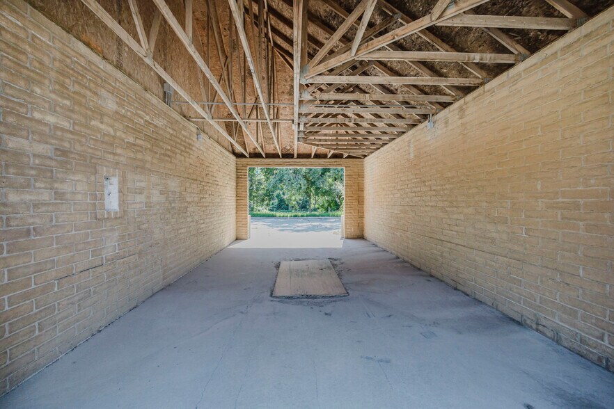 More Photos Of 220 N 2nd Ave, Mulvane Carwash For Sale