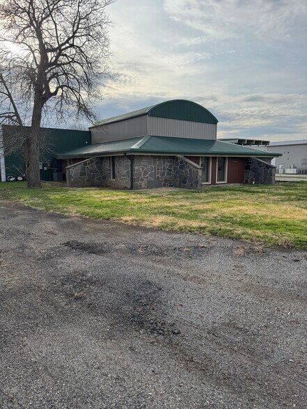 More Photos Of 111 Aiken St, Hope Light Distribution For Lease