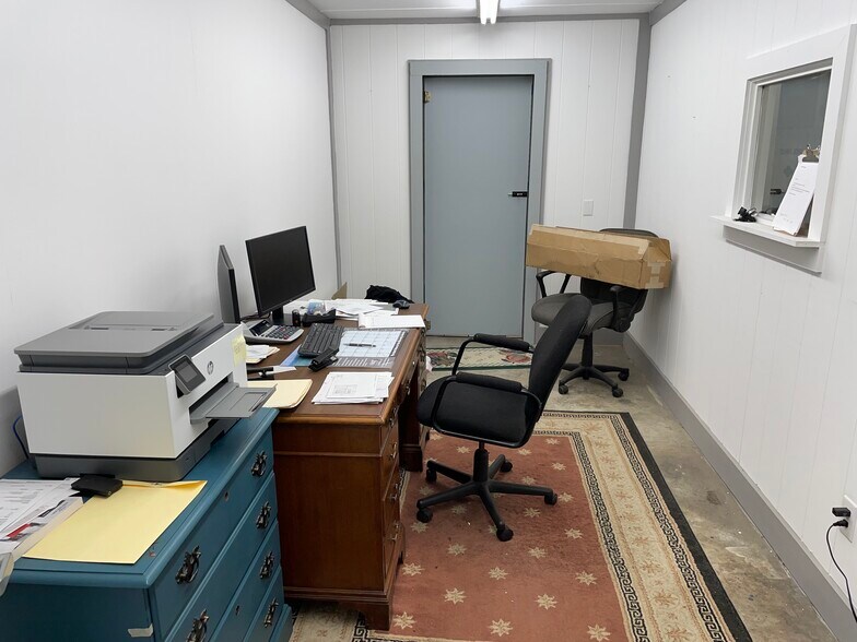 More Photos Of 433 S Main St, Swainsboro Showroom For Sale