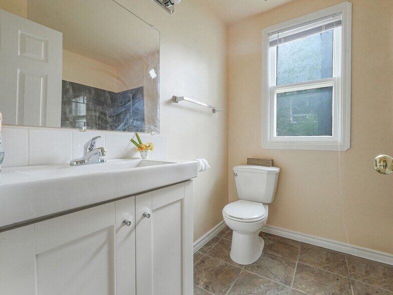 More Photos Of 9630 74 Av NW, Edmonton Flex For Sale