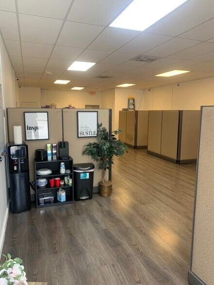 More Photos Of 8455-8471 W Oakland Park Blvd, Sunrise Office For Lease