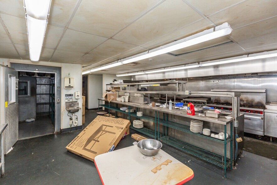 More Photos Of 332 Farnum Pike, Smithfield Restaurant For Sale