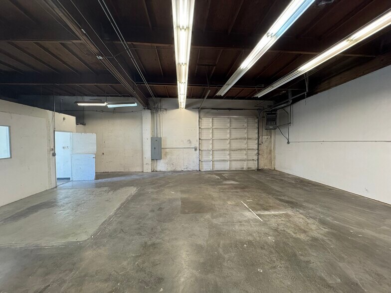 More Photos Of 5750-5778 Commerce Blvd, Rohnert Park Flex For Lease
