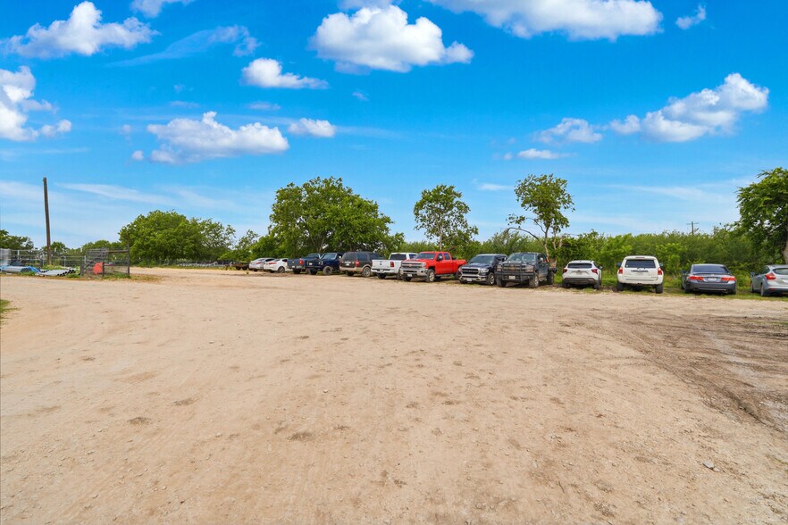 More Photos Of 1512 Posey Rd, San Marcos Office For Sale