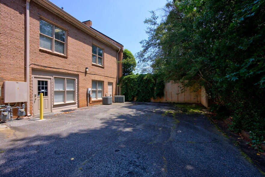 More Photos Of 188 Ben Burton Cir, Bogart Office For Sale