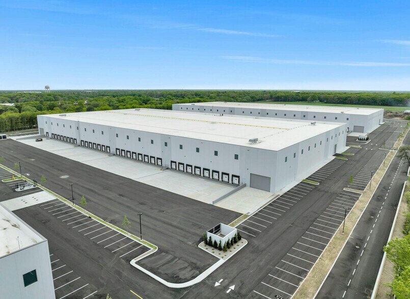 More Photos Of Long Island Expy @ Sills Rd, Medford Distribution For Lease