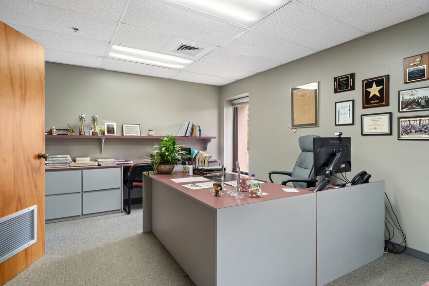 More Photos Of 1624 N Meadowcrest Blvd, Crystal River Manufacturing For Lease