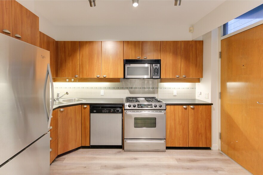 More Photos Of 1432 Hastings St W, Vancouver Office For Sale