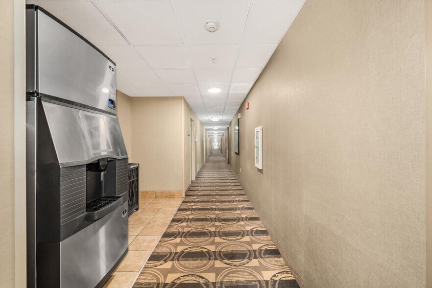 More Photos Of 9169 Markville Dr, Dallas Hotel For Sale